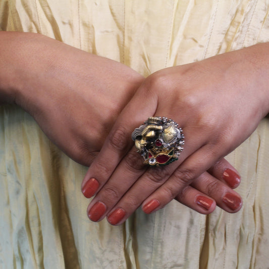 Regal bird story telling Ring